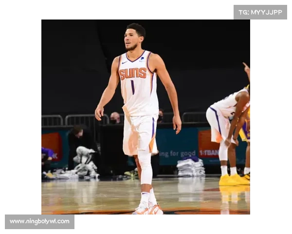 布克在不同赛场环境中的适应性与发挥策略分析